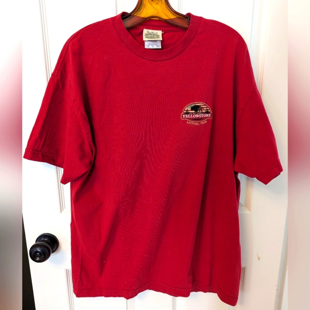 Red Yellowstone National Park T-Shirt, Men's XL